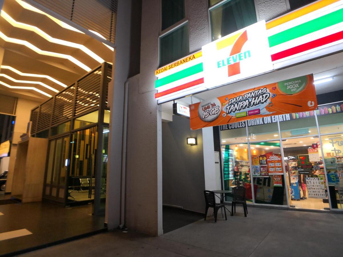 Maritime Suites By Comfy George Town Exterior foto